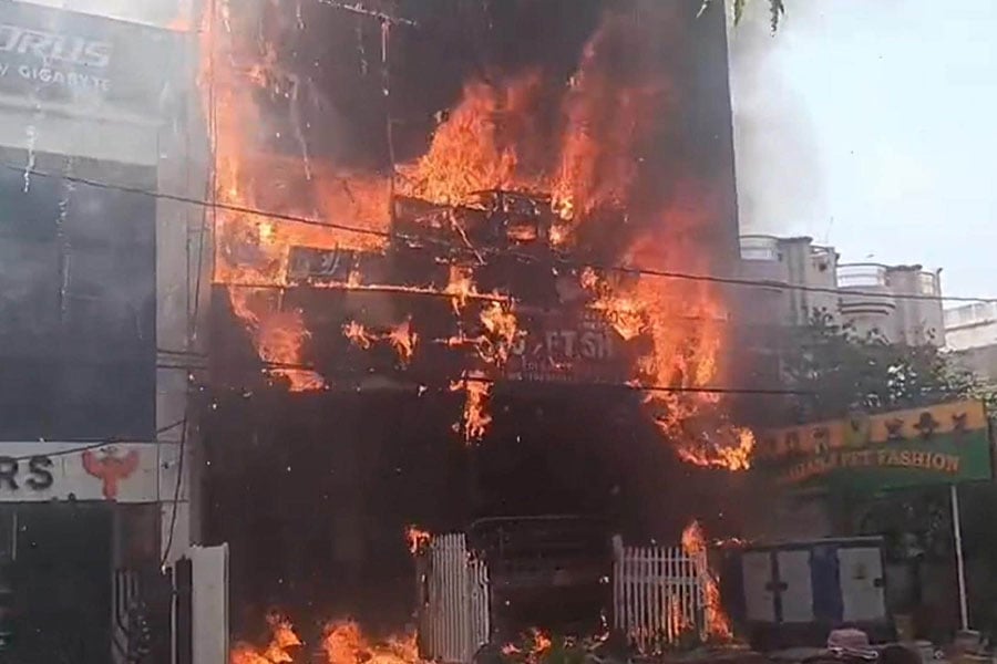 ভারতে কোচিং সেন্টারে ভয়াবহ অগ্নিকাণ্ড, নিহত ১৩