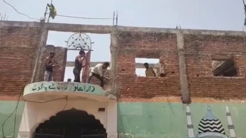 ভারতে গুঁড়িয়ে দেওয়া হলো মাদ্রাসা
