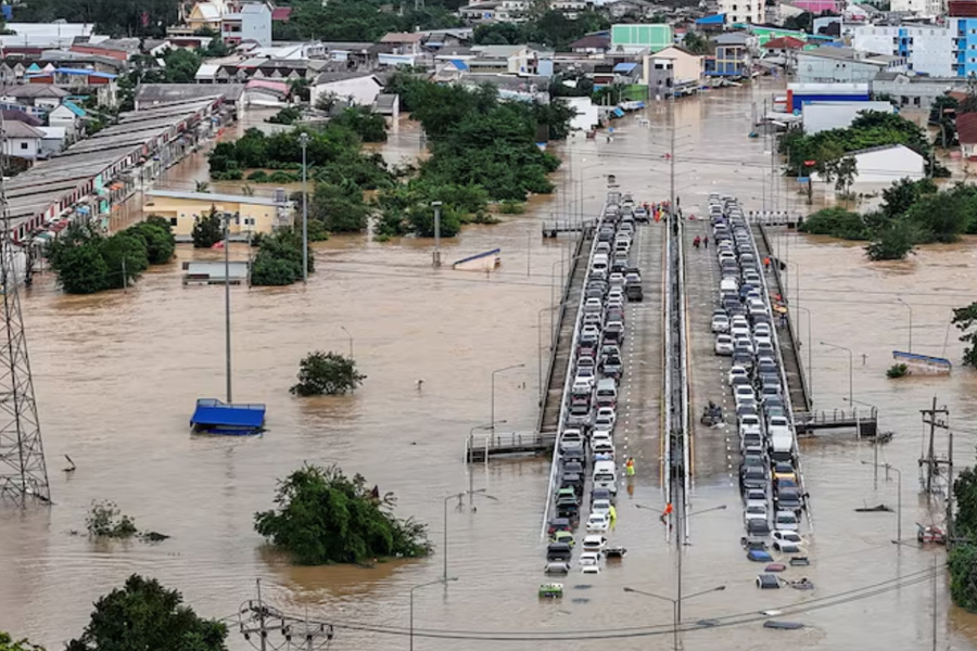 ইন্দোনেশিয়ায় ভয়াবহ বন্যায় নিহতের সংখ্যা বেড়ে ৮০