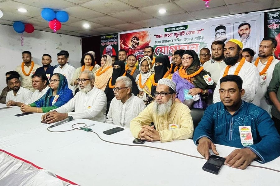 গণভোটের রায় বাস্তবায়ন না হলে রাজপথে ফয়সালা হবে: মোস্তাফিজুর রহমান ইরান