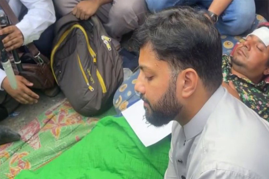 অনশনে অসুস্থ তারেকের কাছে ছুটে গেলেন ইশরাক