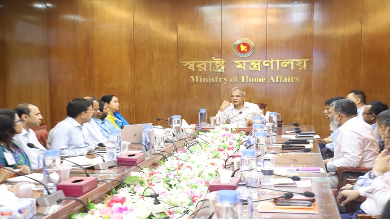 প্রবাসীরা বাংলাদেশের অর্থনীতির চালিকাশক্তি: স্বরাষ্ট্র উপদেষ্টা