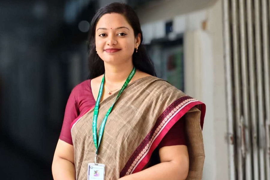 জাকসুর ছাত্রদল প্যানেলে বি ইউনিটের ভর্তি পরীক্ষায় প্রথম হওয়া মৌসুমী