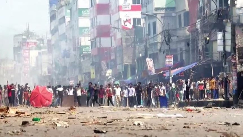 শহিদ আনাসের চিঠি হাতে মায়ের আর্তনাদ