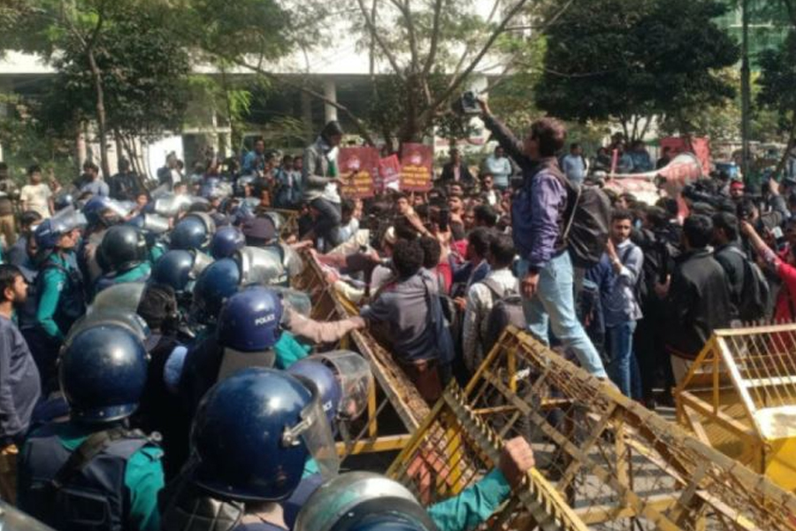 ১৪ দলের প্রার্থীদের মনোনয়ন বাতিল চেয়ে ইসিতে স্মারকলিপি