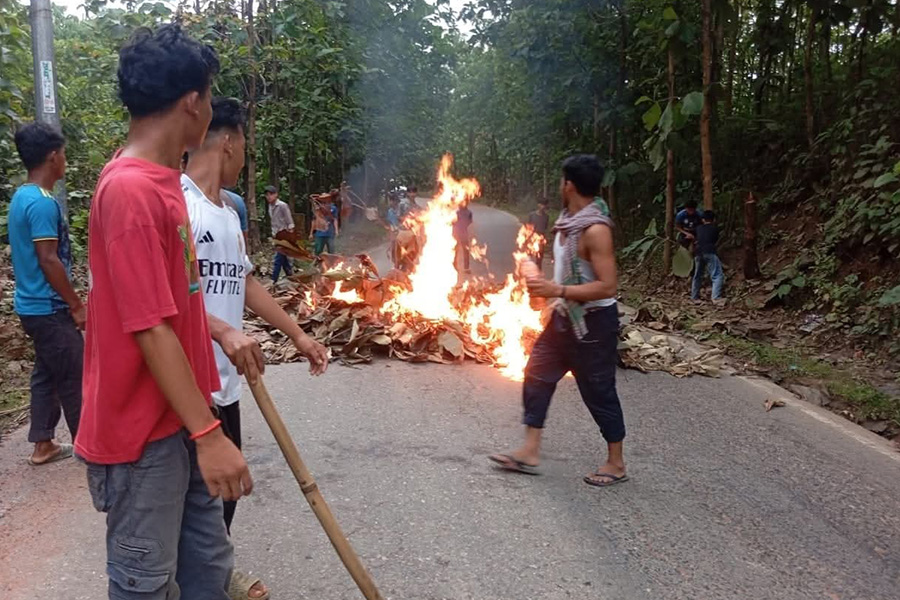 জুম্ম ছাত্রদের খাগড়াছড়ি-ঢাকা মহাসড়ক অবরোধ