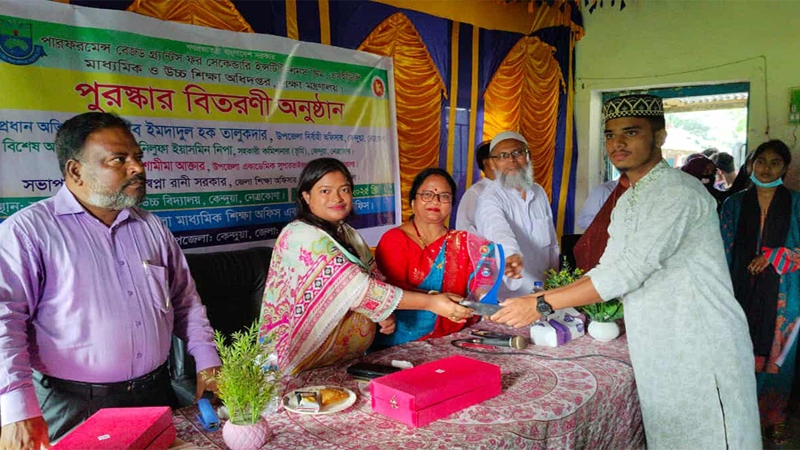 কেন্দুয়ায় ৩০ জন মেধাবী শিক্ষার্থীর মাঝে পুরস্কার বিতরণ