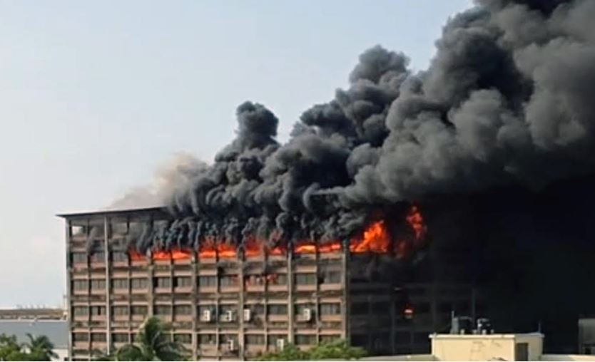 চট্টগ্রাম ইপিজেডে পোশাক কারখানায় ভয়াবহ আগুন