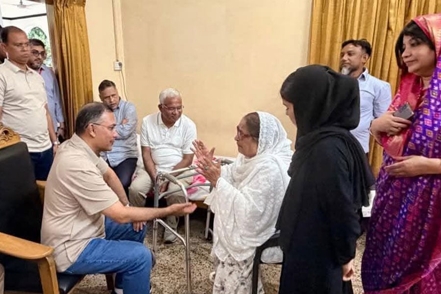 সাবেক এমপি খালেদা রাব্বানীর বাসায় প্রধানমন্ত্রী