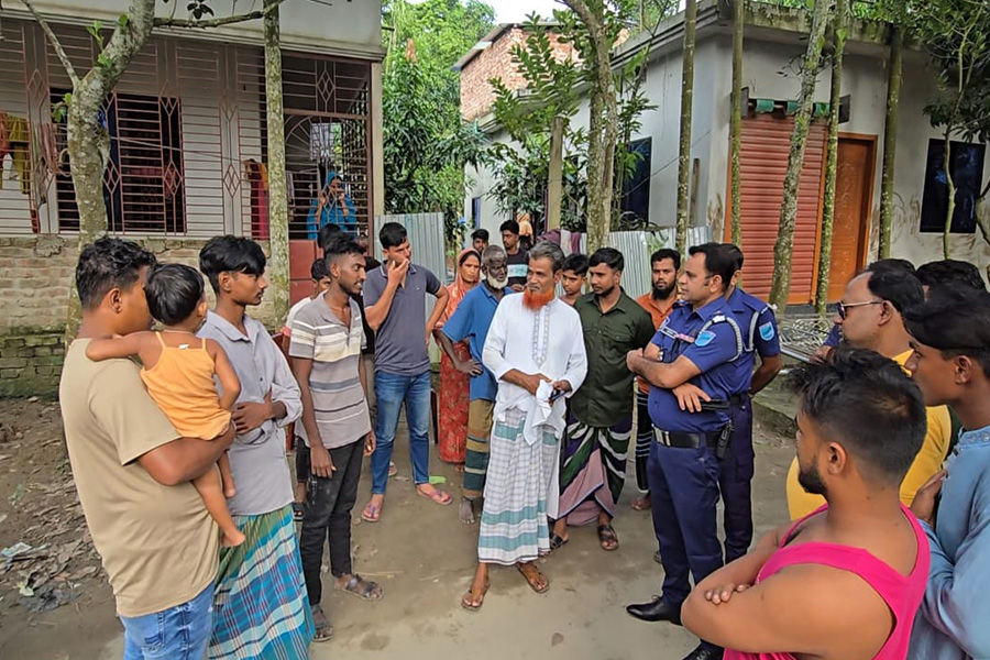 ৪ বছরের শিশুর মৃত্যু, কবরস্থানে দাফনে চাচাদের বাধা