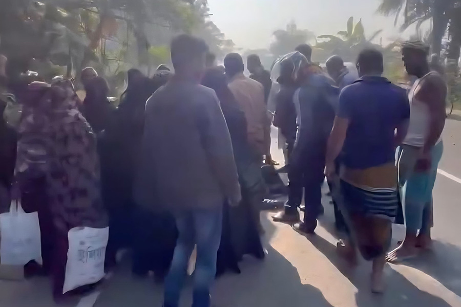 পাকুন্দিয়ায় মাইক্রোবাসের চাপায় মাদ্রাসা শিক্ষকের মৃত্যু