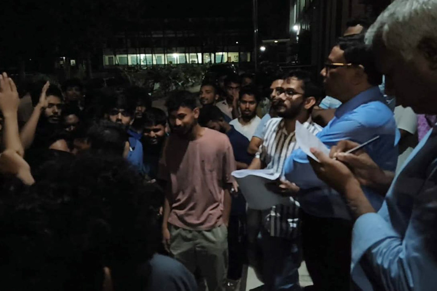 স্থায়ী ক্যাম্পাস দাবিতে শিক্ষার্থীদের কমপ্লিট শাটডাউন ঘোষণা