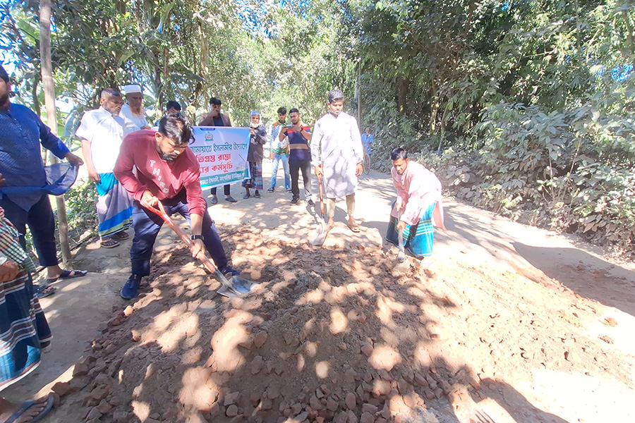 পাকুন্দিয়ায় জামায়াতের উদ্যোগে রাস্তা মেরামত