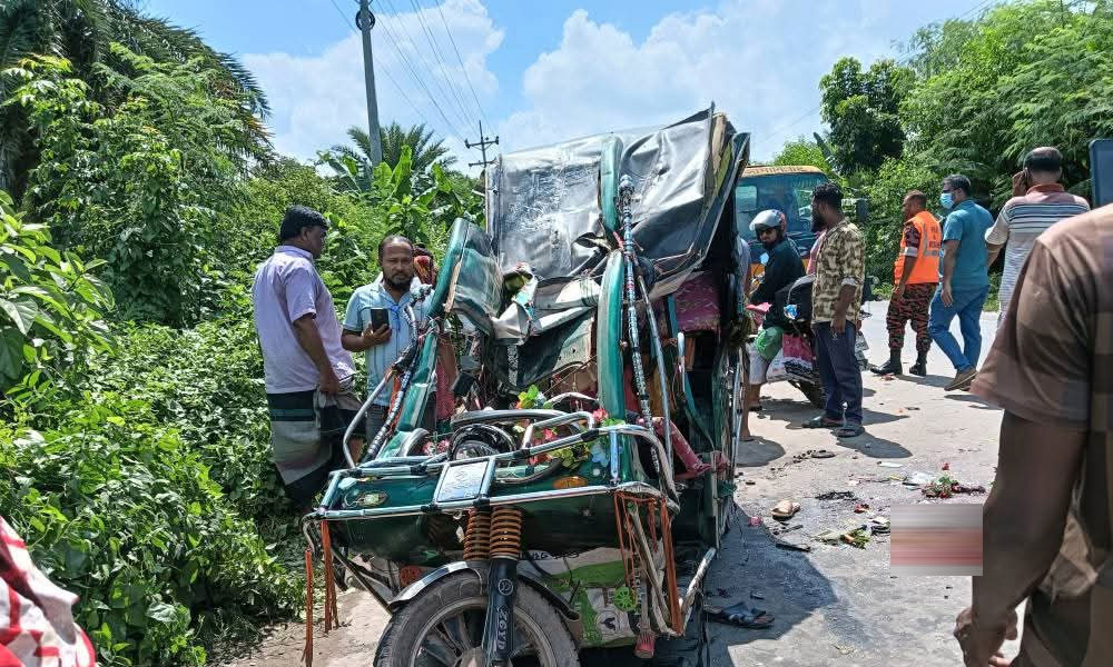 খুলনায় পিকআপ-ইজিবাইক সংঘর্ষে নিহত ৩