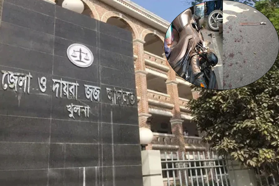 আদালত চত্বরে দুর্বৃত্তের গুলিতে নিহত ২