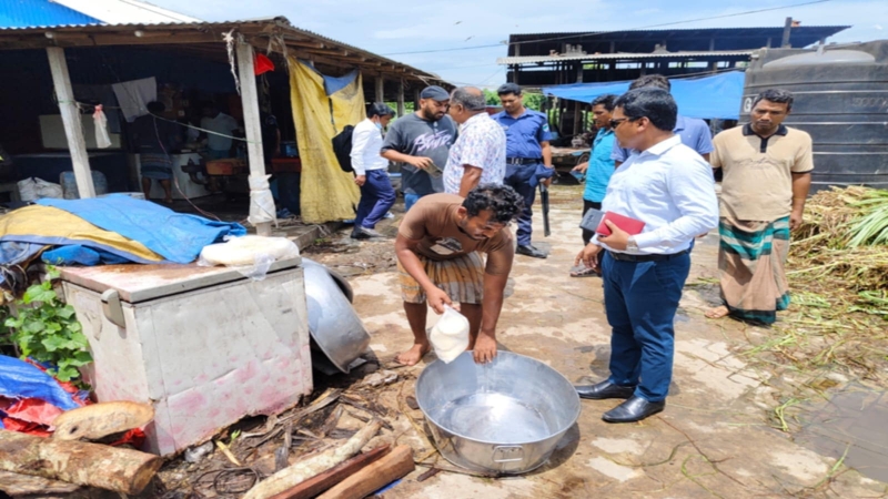 কুমারখালীতে মিষ্টির কারখানায় ভ্রাম্যমান আদালতের অভিযানে