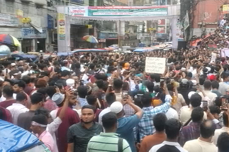 কুমিল্লাকে বিভাগ ঘোষণার দাবিতে বিক্ষোভ