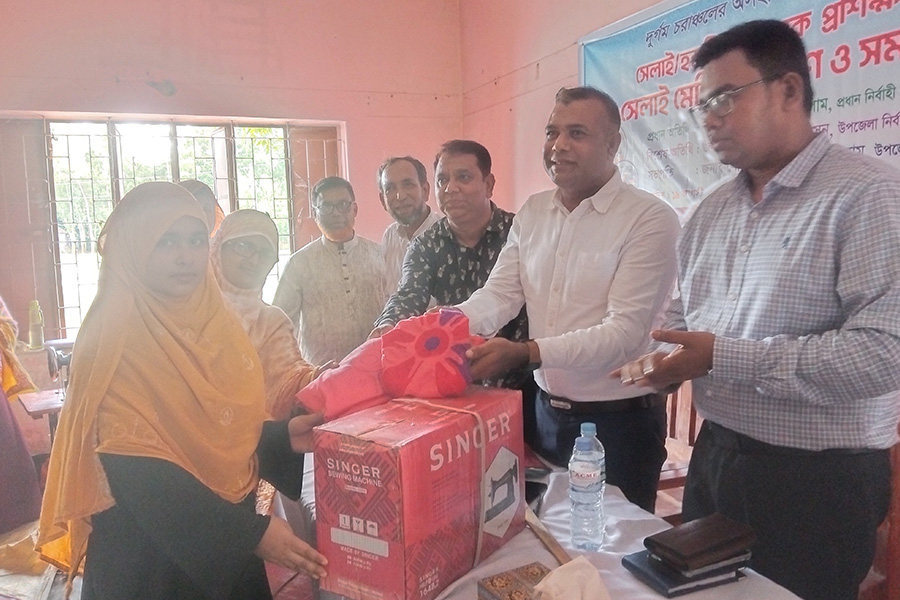 কুড়িগ্রামে যুব নারীদের হস্ত শিল্প বিষয়ক প্রশিক্ষণ