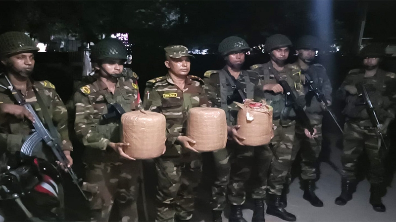 কুড়িগ্রামে সেনাবাহিনীর অভিযানে ১মণ গাঁজা উদ্ধার
