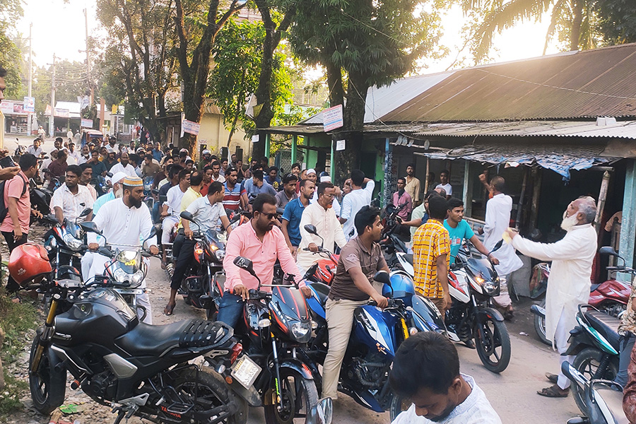 কুড়িগ্রামে বিএনপির বিতর্কিত কমিটি সংস্কারের দাবিতে বিক্ষোভ মিছিল