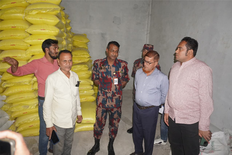 কুষ্টিয়ায় বিজিবি'র অভিযানে মজুত সার ও মাদকদ্রব্য জব্দ