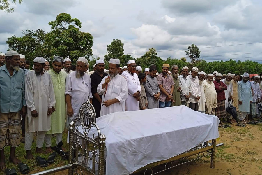 পাশাপাশি তিন ভাইয়ের কবর, কুমারখালীর মোহাম্মদ চলছে শোকের মাতম