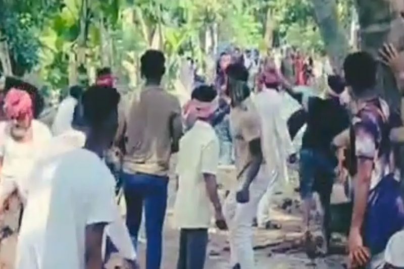 কোরবানির মাংস ভাগাভাগি নিয়ে রক্তক্ষয়ী সংঘর্ষ, আহত ৩০