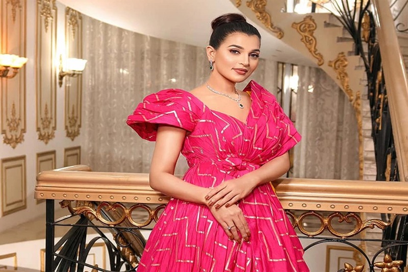 রাজনীতিতে পা রাখছেন নায়িকা বর্ষা