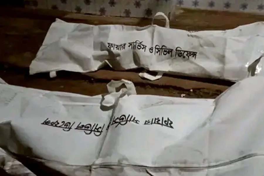 দিনাজপুরে নিজ ঘরে আগুনে পুড়ে দম্পতির মৃত্যু