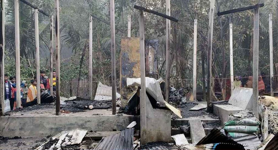 ঘরে তালা লাগিয়ে অগ্নিসংযোগ, শিশুকন্যার মৃত্যু