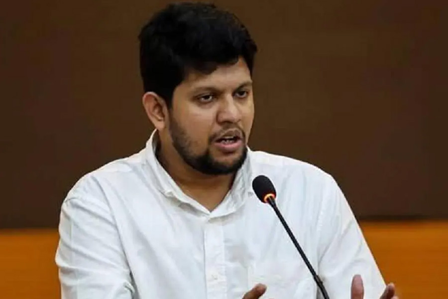 নতুন গণমাধ্যমের অনুমতি দেওয়া হবে: তথ্য উপদেষ্টা