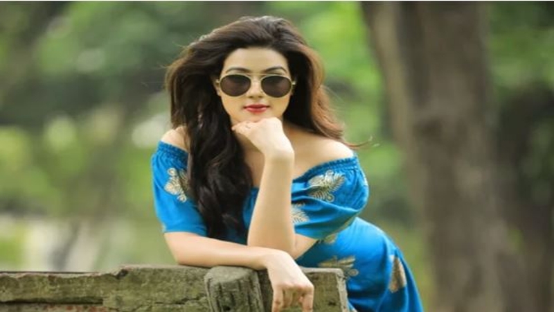 দেশ ছাড়লেন মাহিয়া মাহি