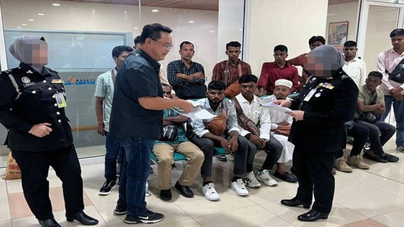 মালয়েশিয়ায় বিমানবন্দরে ২৬ বাংলাদেশি আটক