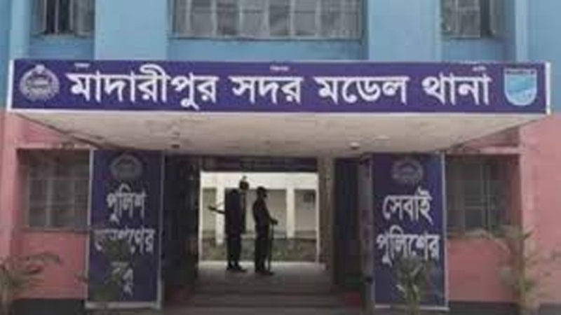 মাদারীপুরে ইজিবাইকে ওড়না পেঁচিয়ে কলেজ ছাত্রীর মৃত্যু