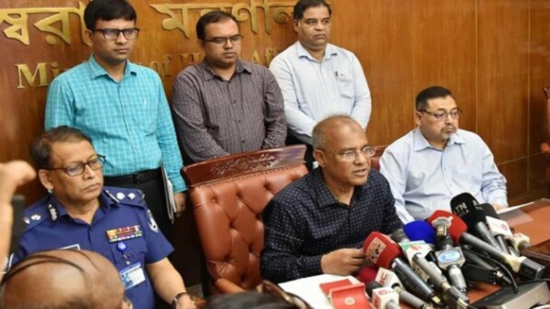 চিহ্নিত সন্ত্রাসীদের ধরতে চিরুনি অভিযান শুরু হতে পারে : স্বরাষ্ট্র উপদেষ্টা