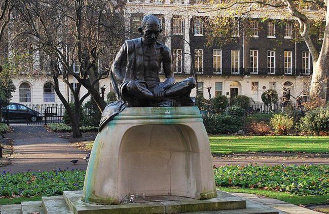 লন্ডনে মহাত্মা গান্ধীর ভাস্কর্য ভাঙচুর