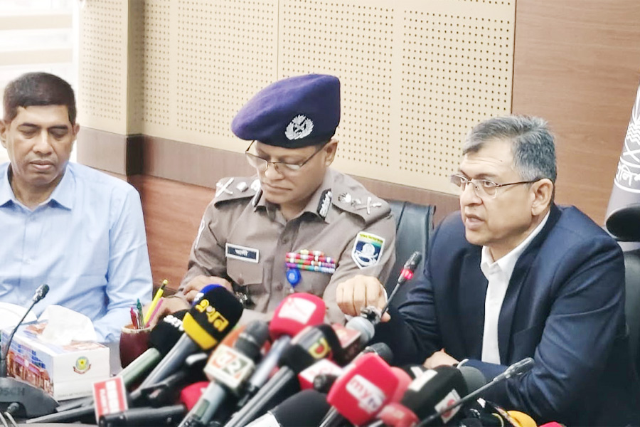 শিগগিরই সারাদেশে চাঁদবাজ-অস্ত্রধারীদের তালিকা করে অভিযান