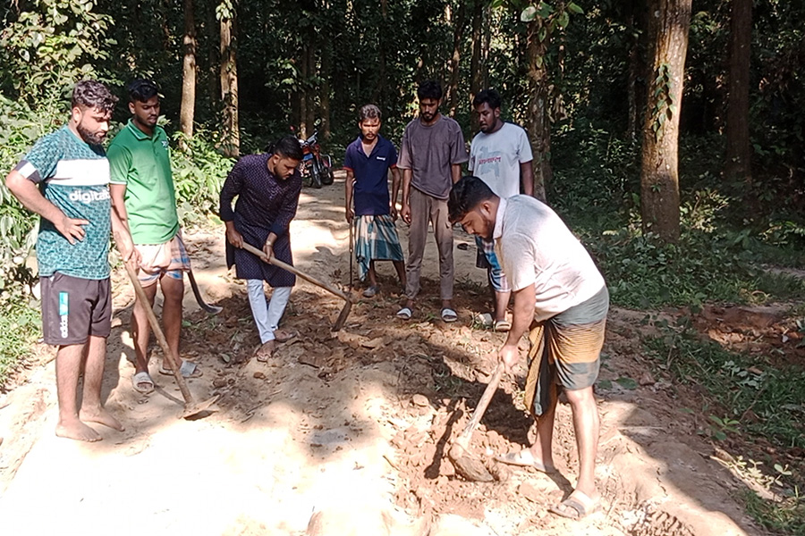 বেরিবাইদ ইউনিয়নে যুবসমাজের উদ্যোগে রাস্তা সংস্কার