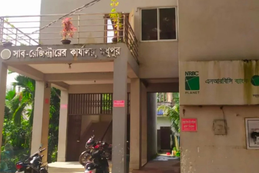 দুর্নীতিতে জর্জরিত মধুপুর সাব-রেজিস্ট্রি অফিস