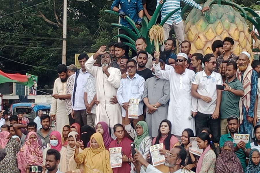 টাঙ্গাইল-১ বিএনপির মনোনয়ন বাতিলের দাবিতে বিক্ষোভ