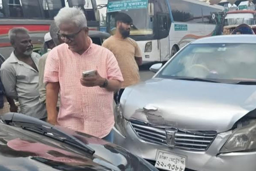 অল্পের জন্য বেঁচে গেলেন বিএনপি নেতা ফারুক