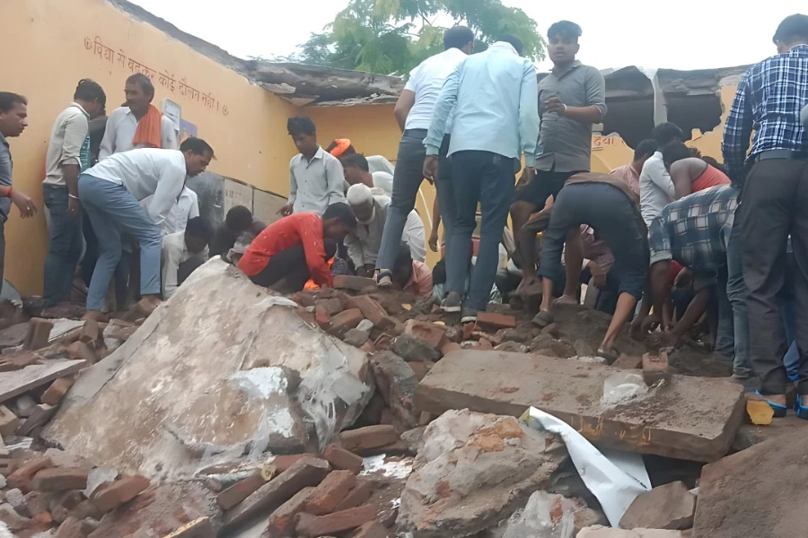 রূপগঞ্জে ভূমিকম্পে দেয়াল ধসে শিশুর মৃত্যু, আহত ২