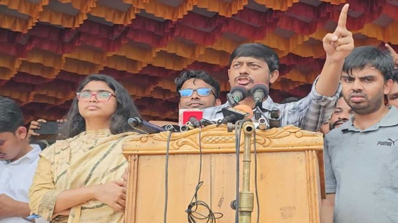 হ্যান্ডেল করতে না পারলে অস্ত্র আনলেন কেন?