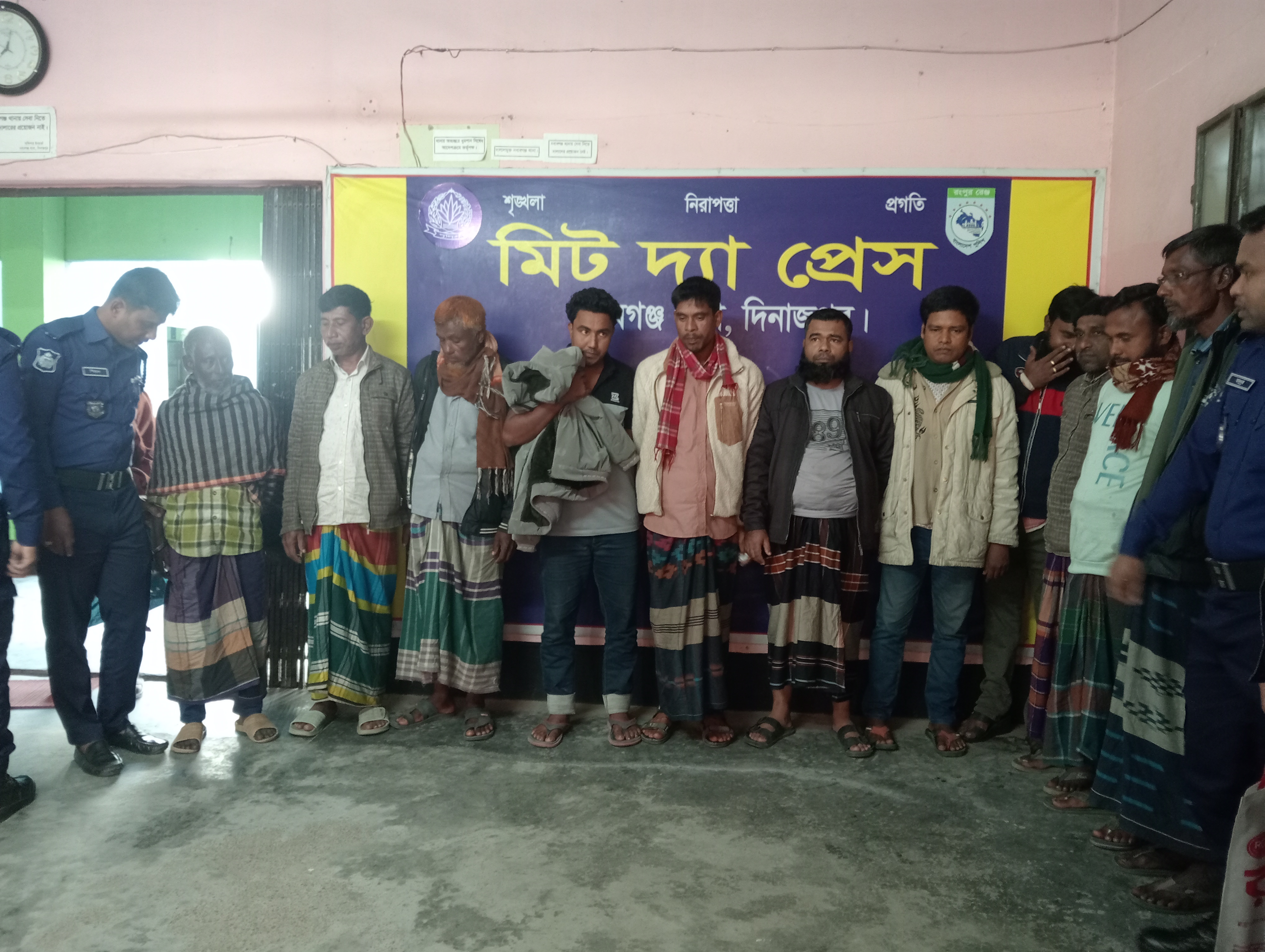 জুয়ার আসর থেকে আটক ১১