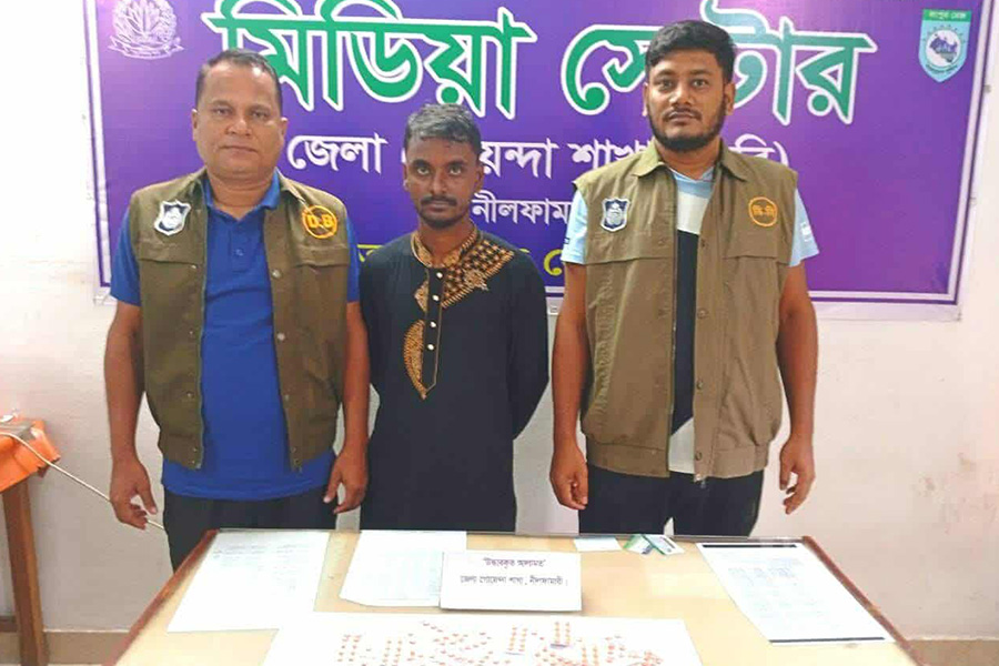 নীলফামারীতে ১৫০ পিস টাপেন্টাডল ট্যাবলেটসহ মাদক গ্রেপ্তার