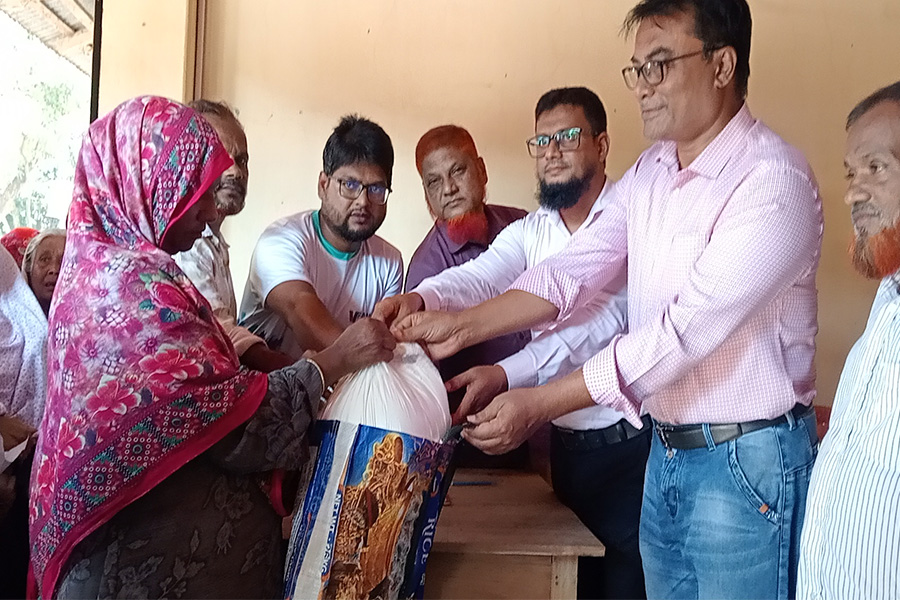 নবাবগঞ্জে খোলা বাজারে ওএমএস কার্যক্রমের আটা বিক্রয়ের উদ্বোধন