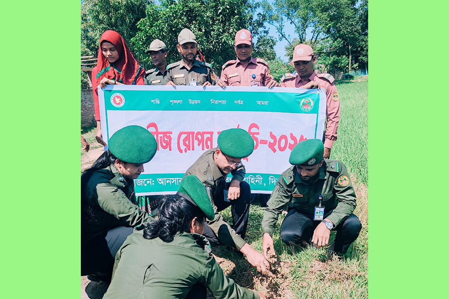 নবাবগঞ্জে তাল বীজ রোপণ কর্মসূচির উদ্বোধন