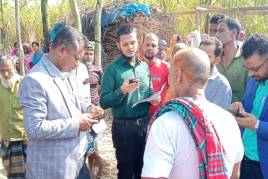 নবাবগঞ্জে গুড় তৈরির কারখানায় ভোক্তা অধিকারের অভিযান