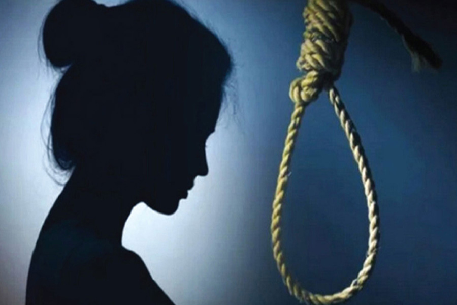 নবাবগঞ্জে গলায় ফাঁস দিয়ে নারীর আত্মহত্যা