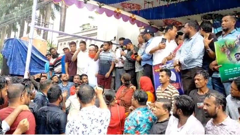 ইশরাক ইস্যুতে কাল সকাল ১০ পর্যন্ত আল্টিমেটাম দিয়েছে আন্দোলনকারীরা